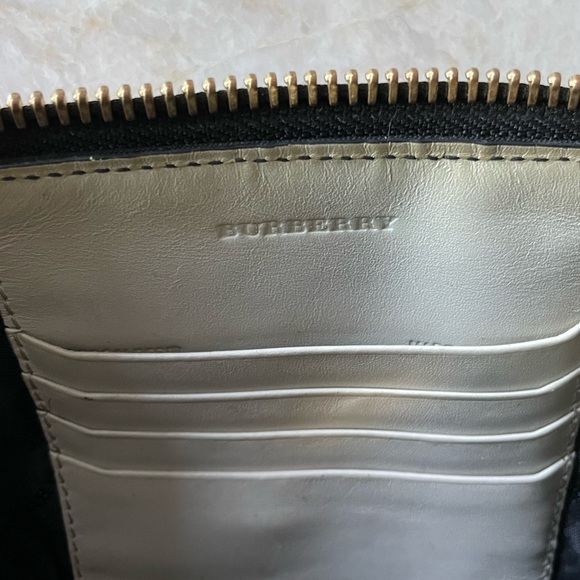 ⭐️BURBERRY Chichester Leather Embossed Crossbody⭐️ - Picture 8 of 13